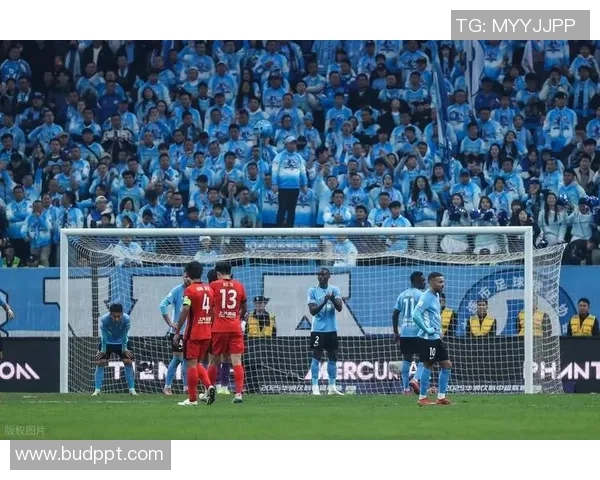 申花惨遭上港狂虐六球赛场风云再起引发热议